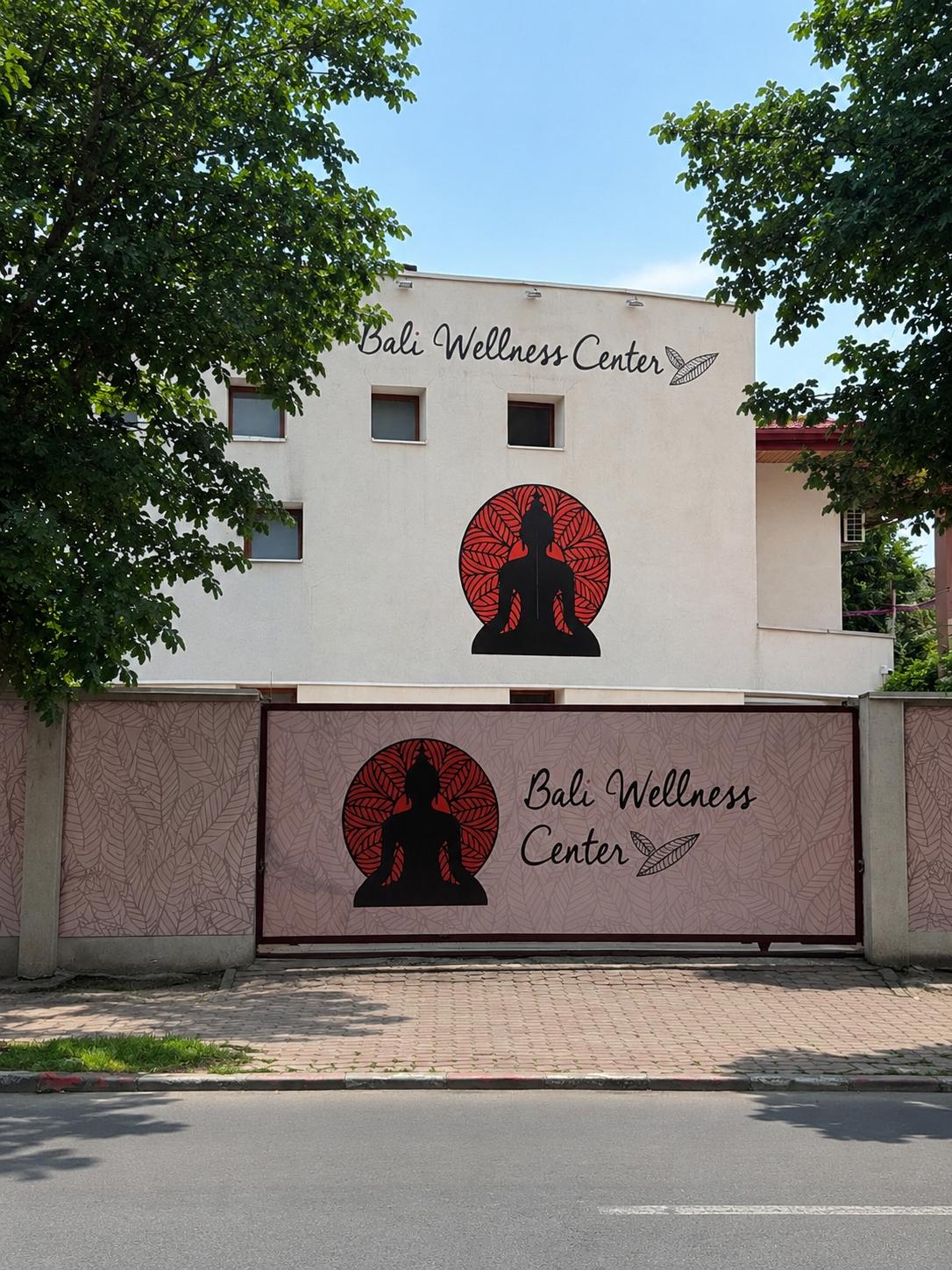 Clădirea Bali Wellness Center de la nr. 111, cu Buddha pe fațadă